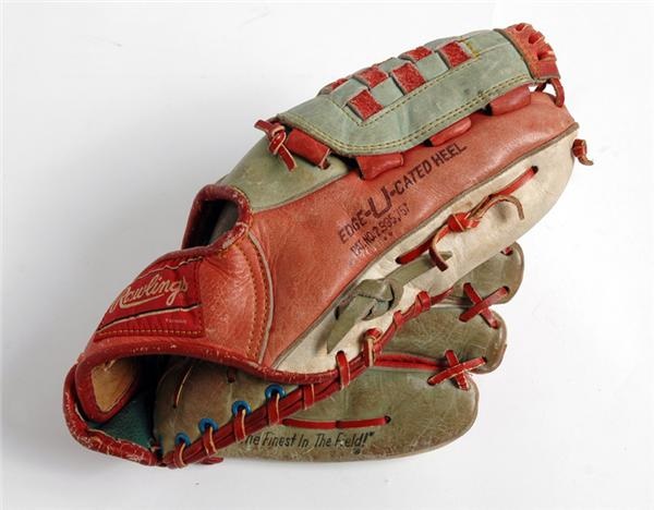 June 2005 Internet Auction - Classic Early 1970s Roberto Clemente Red, White & Blue Softball Glove