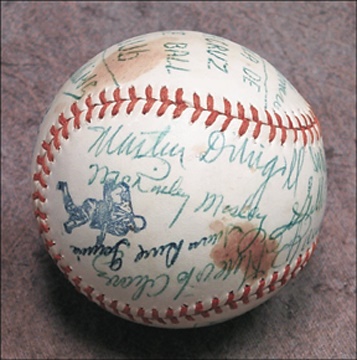 Cuban Sports Memorabilia - Martin Dihigo Team Signed Baseball