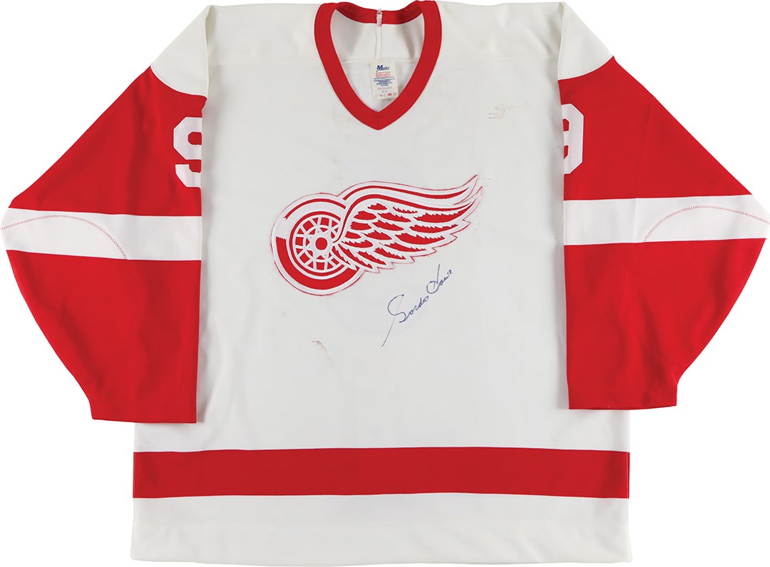 Hockey - Gordie Howe Signed Detroit Red Wings Jersey