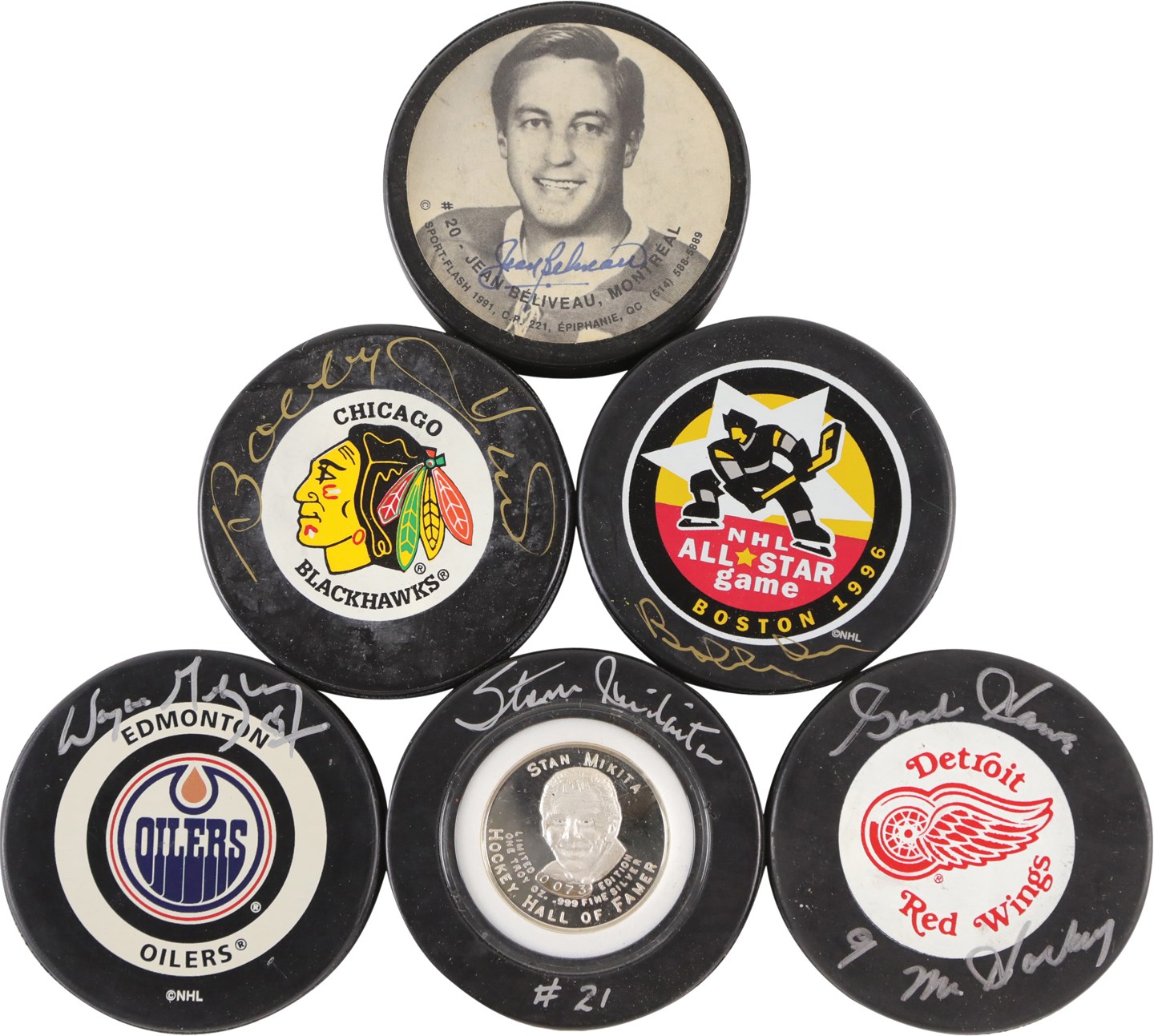 Hockey - Hall of Famers Signed Pucks w/Gretzky, Orr, and Howe (6)