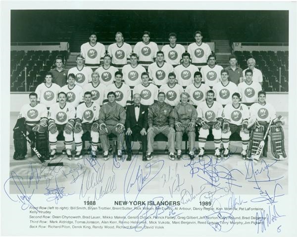 Hockey - 1988-89 N.Y. Islanders Team Signed 8 x 10