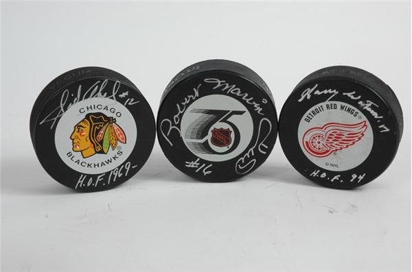 Hockey - Hockey Hall of Famer Signed Hockey Puck Collection (3) w/ Hull and Deceased HOFer's Abel & Watson