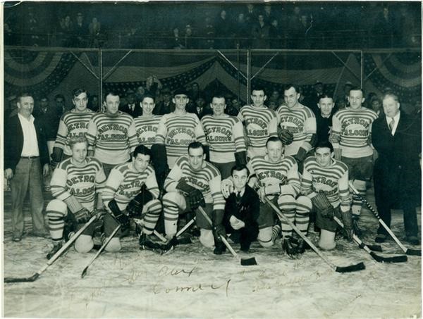 Hockey Autographs - 1931-32 Detroit Falcons Signed Team Photo