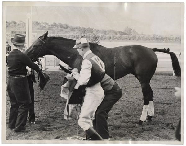 - 1940 "Checking up on those Precious Legs" Seabiscuit Horseracing News Service Photo