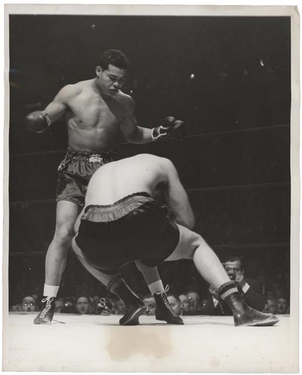 - Going Down Joe Louis vs. Buddy Bear (1942)