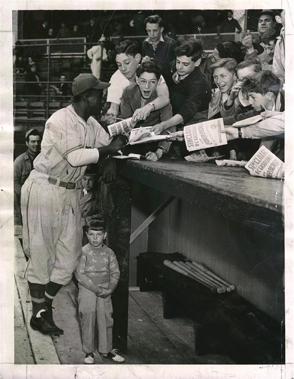 Jackie Robinson & Brooklyn Dodgers - Jackie Robinson First Brooklyn Game (1947)