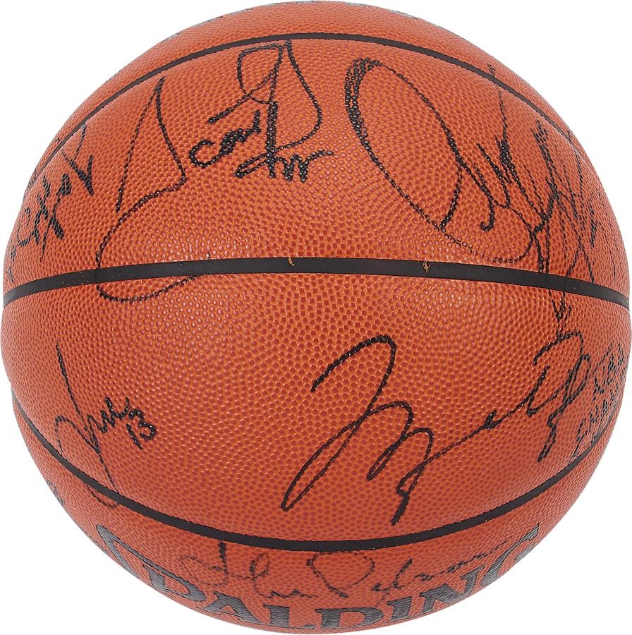 - 1995-96 World Champion Chicago Bulls Team Signed Basketball