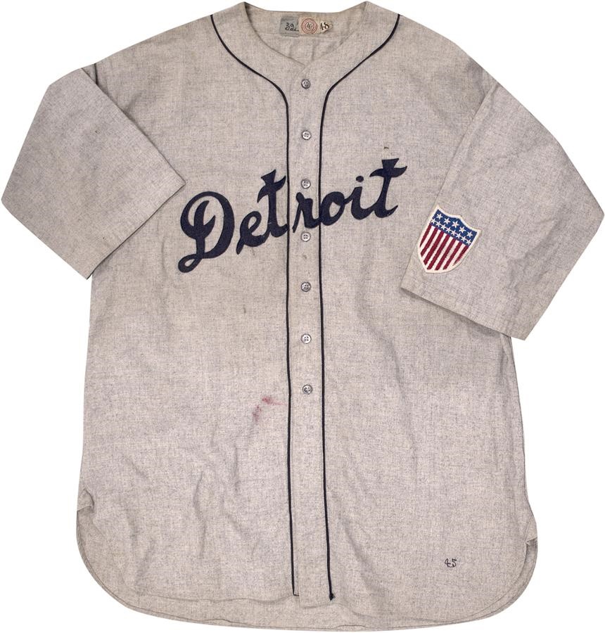 - Steve O'Neil 1945 World Champion Detroit Tigers Game Worn Full Uniform - Stars & Stripes Patch