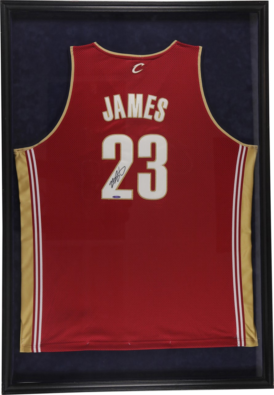 - LeBron James Cleveland Cavaliers Signed Jersey (UDA)