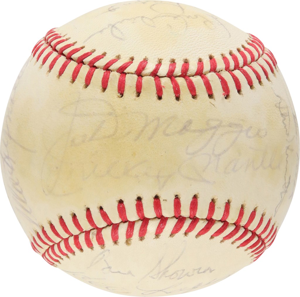 Baseball Autographs - New York Yankees Oldtimers Signed Ball w/Mantle, DiMaggio, and Maris