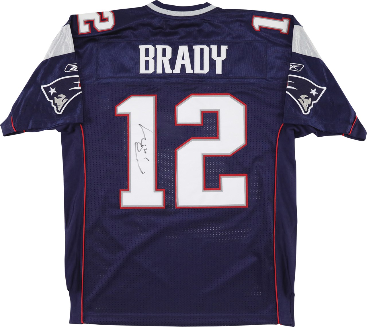 - Tom Brady New England Patriots Signed Jersey (JSA)