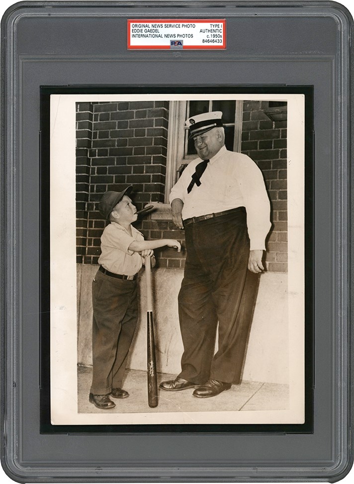 - 1951 Eddie Gaedel Tells Fire Marshal of His "Debut" Photograph (PSA Type I)