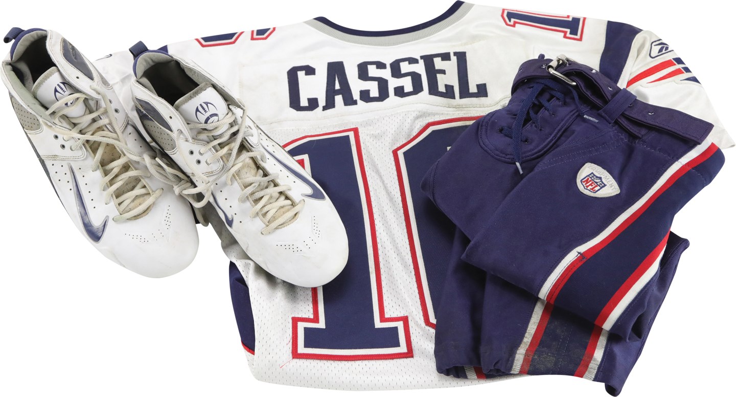 - 12/14/08 Matt Cassel Photo-Matched New England Patriots Game Worn Complete Uniform - First Career Four TD Pass Game (Photo-Matched)
