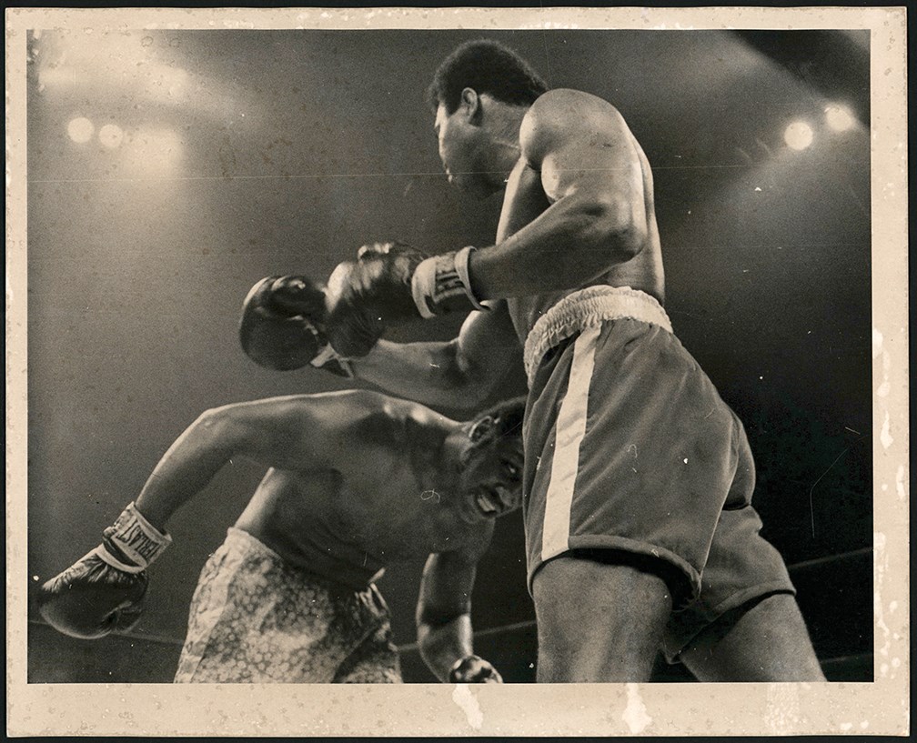 - 1971 Muhammad Ali vs. Joe Frazier Photograph by Dan Farrell of N.Y. Daily News (PSA Type I)
