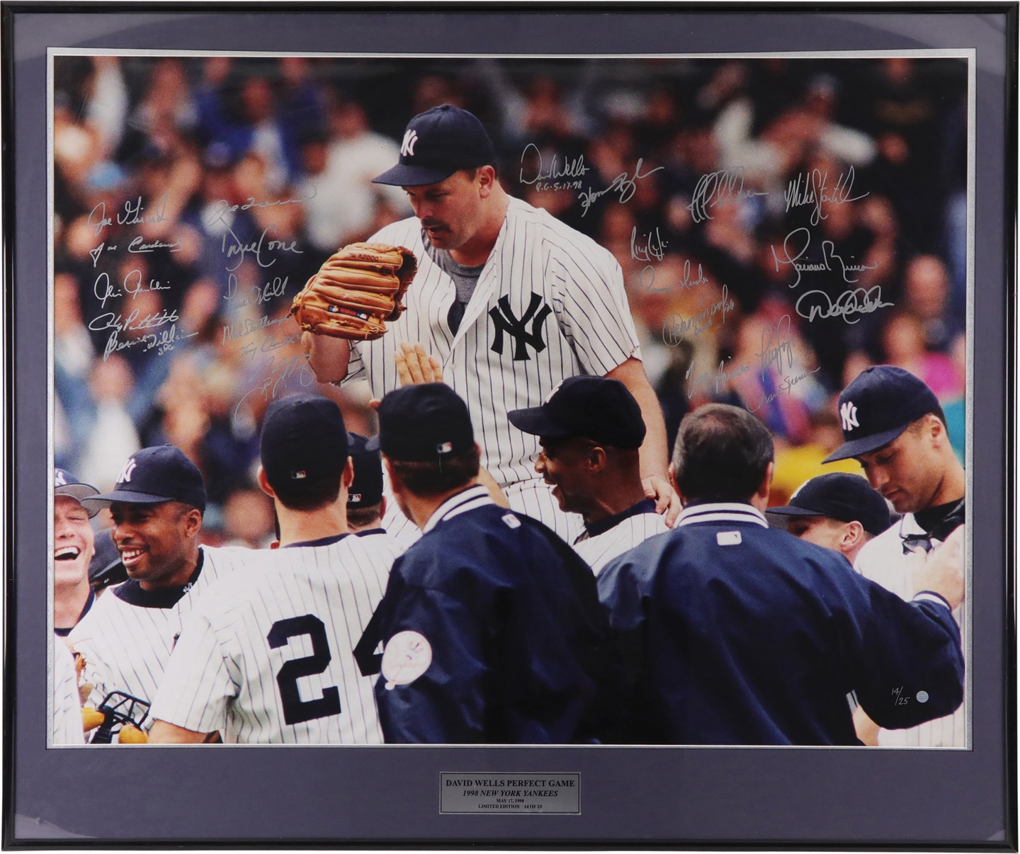 - 1998 New York Yankees Team-Signed David Wells Perfect Game Oversized Photograph - Limited Edition #14/25 (23 Autos) (JSA)