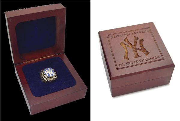 - Commemorative New York Yankees Ring