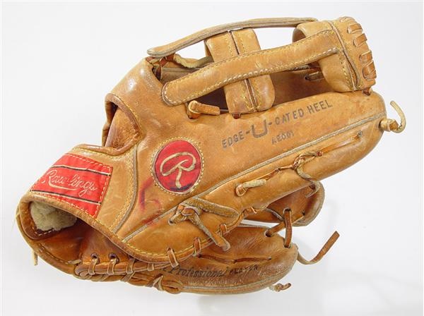 - 1982-83 Johnny Bench Game Used Glove