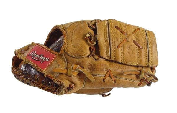 Roberto Clemente - 1957 Roberto Clemente Game Used Glove