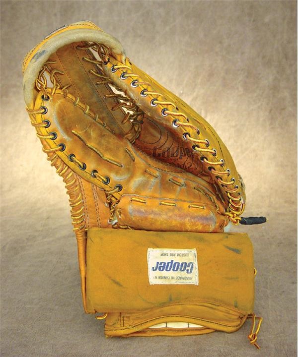 - 1980s Pelle Lindbergh Game Worn Catching Glove