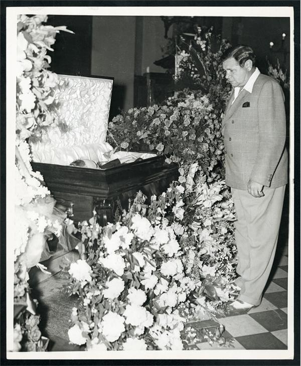 - Babe Ruth at Gehrig's Coffin Photo