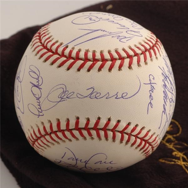 - 2000 New York Yankees Team Signed 
World Series Baseball