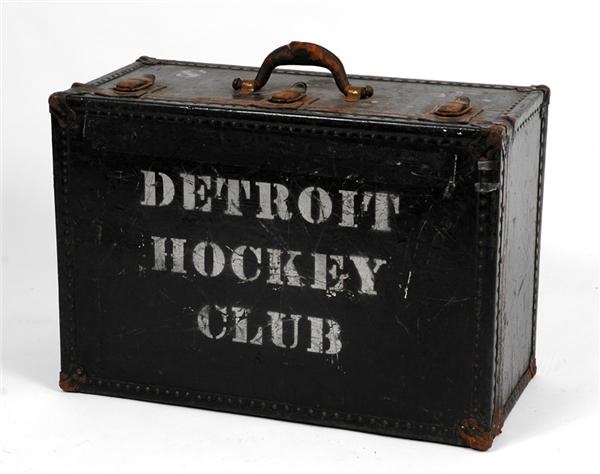 - Detroit Red Wings Hockey Club Suitcase