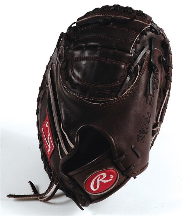Baseball Equipment - Mike Piazza Game Worn Mets Glove