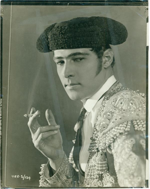 Hollywood Babylon - Definitive image of Rudolph Valentino (1922)