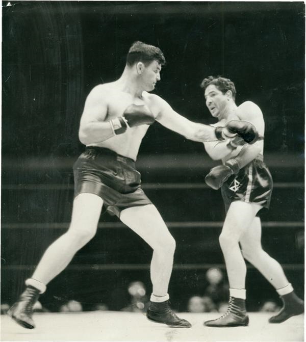- Jimmy Braddock Beats Baer for the Title (1935)