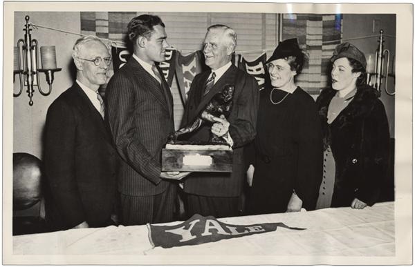 Larry Kelly Wins First Heisman (1936)