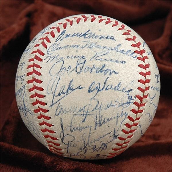 NY Yankees, Giants & Mets - 1946 New York Yankees Team Signed Baseball