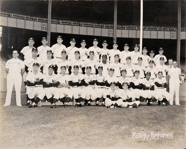 - World Champion 1960 New York Yankees Team Signed Photo (16x20")