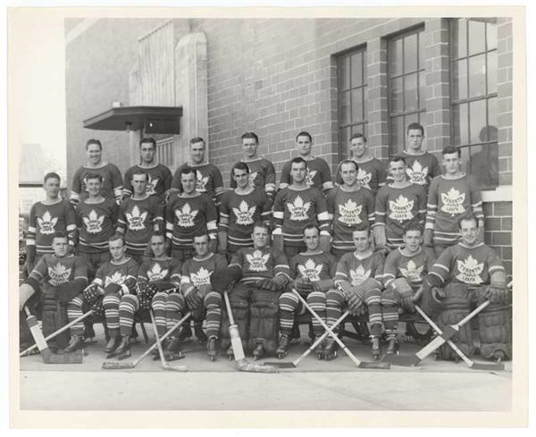 Memorabilia Hockey - 1939 - 40 Toronto Maple Leafs Team Photo by Turofsky