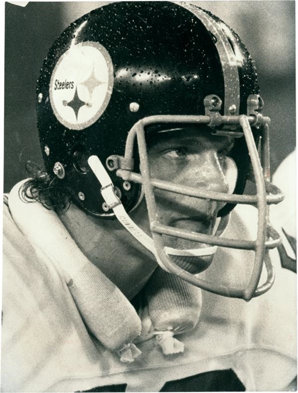 - Jack Lambert Pittsburg Steelers Football Photo(1977)