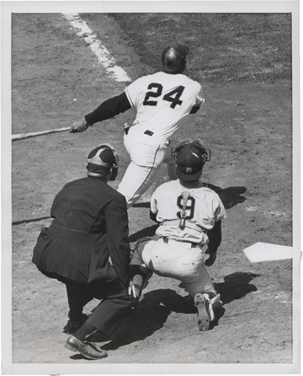 - 1965 Willie Mays Three Run Homer Baseball Wire Photo