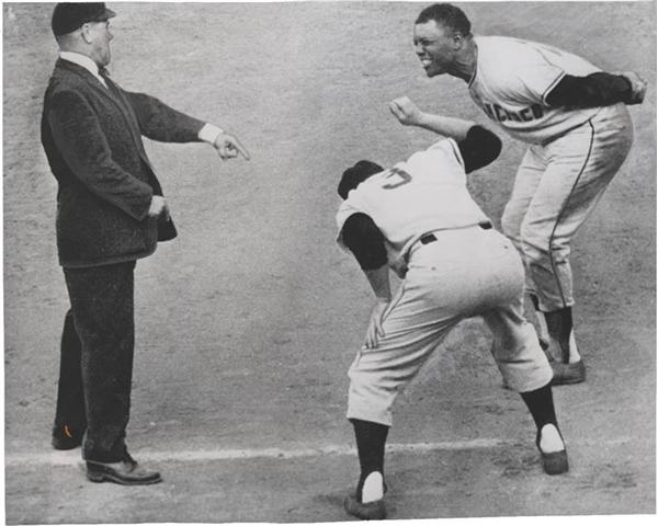 The John O'connor Signed Baseball Collection - 1962 Willie Mays vs. Jocko Conlan Wirephoto