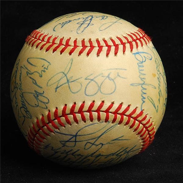 Baseball Autographs - 1981 New York Yankees Team Signed Baseball