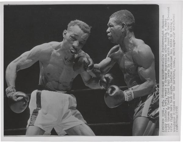 Muhammad Ali & Boxing - Boxing Sandy Saddler Photographs (46)