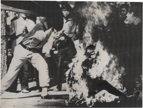 Buddhist Monk Burns Himself Vietnam Protest Photograph (1963)