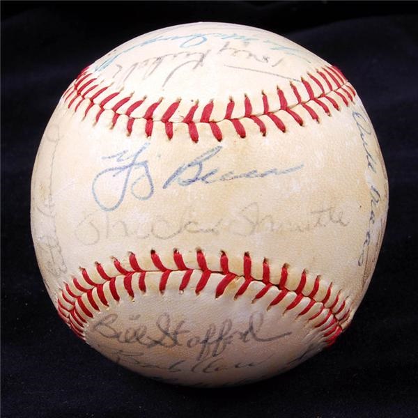 Baseball Autographs - 1960 New York Yankees Team Signed Baseball w/ Maris