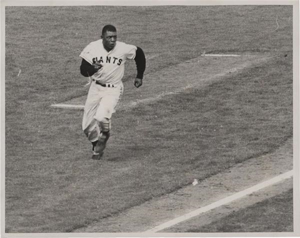 - Willie Mays Runs Home Giants Photo (1958)