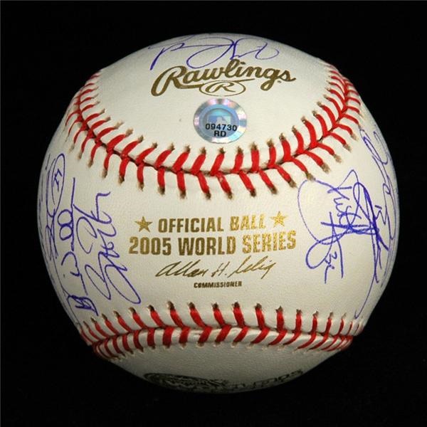 Baseball Autographs - 2005 Chicago White Sox World Champions Team Signed Baseball