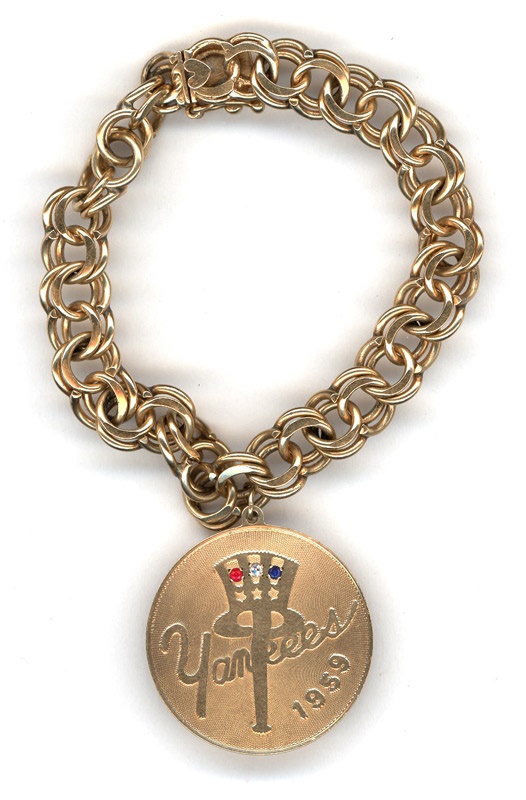 - 1959 New York Yankees 14K Gold Baseball Charm Bracelet