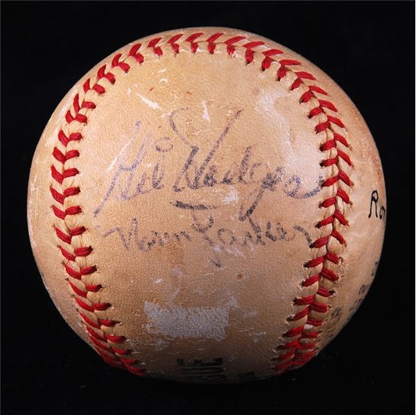 Baseball Autographs - Gil Hodges Signed Baseball