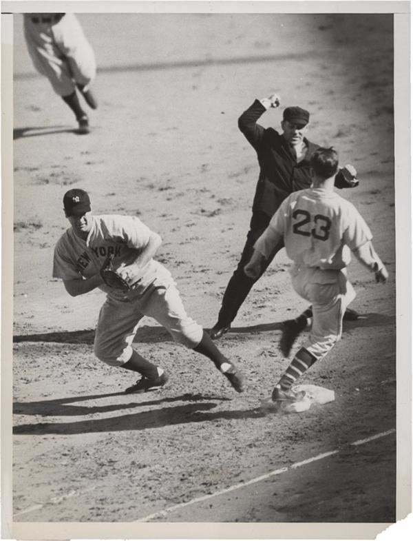 - Lou Gehrig World Series Yankees Photograph (1937)