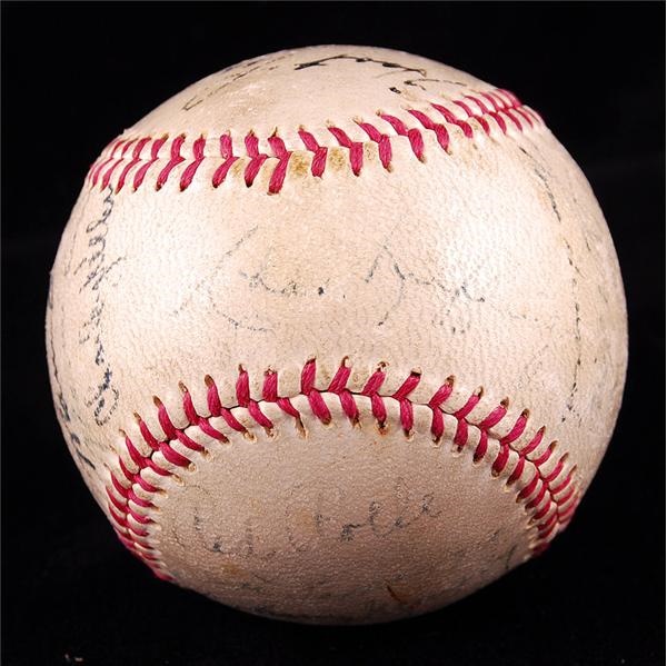Baseball Autographs - 1940 New York Yankee Team Signed (24) Baseball