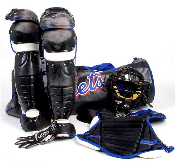 Baseball Equipment - Mike Piazza New York Mets Catchers Gear with Equipment Bag