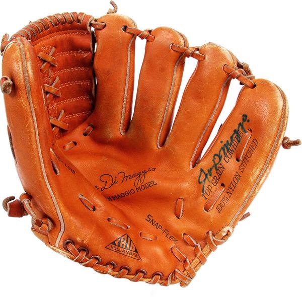 Baseball Autographs - Joe DiMaggio Signed DiMaggio Model Baseball Glove