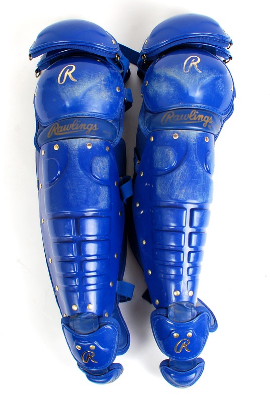 - Mike Piazza New York Mets Game Used Shinguards
