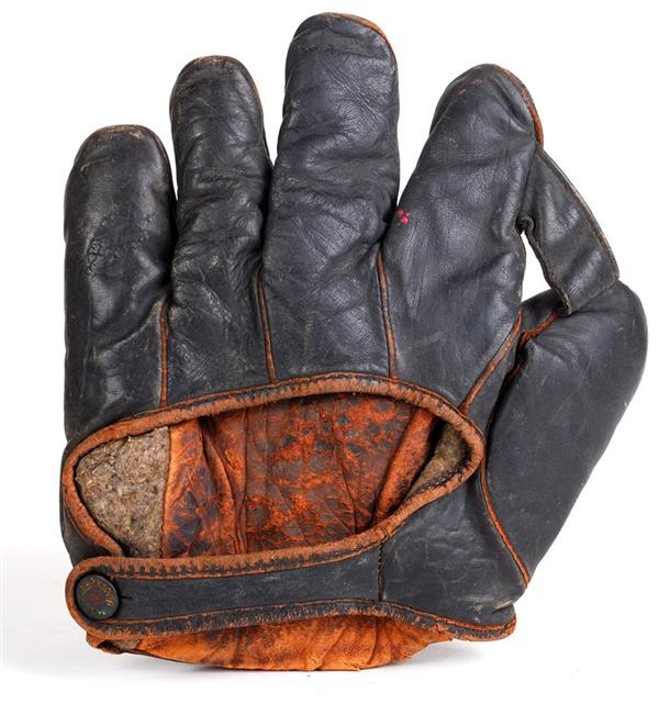Baseball Equipment - Thomas Wilson Co. Fielder's Glove Circa. 1915